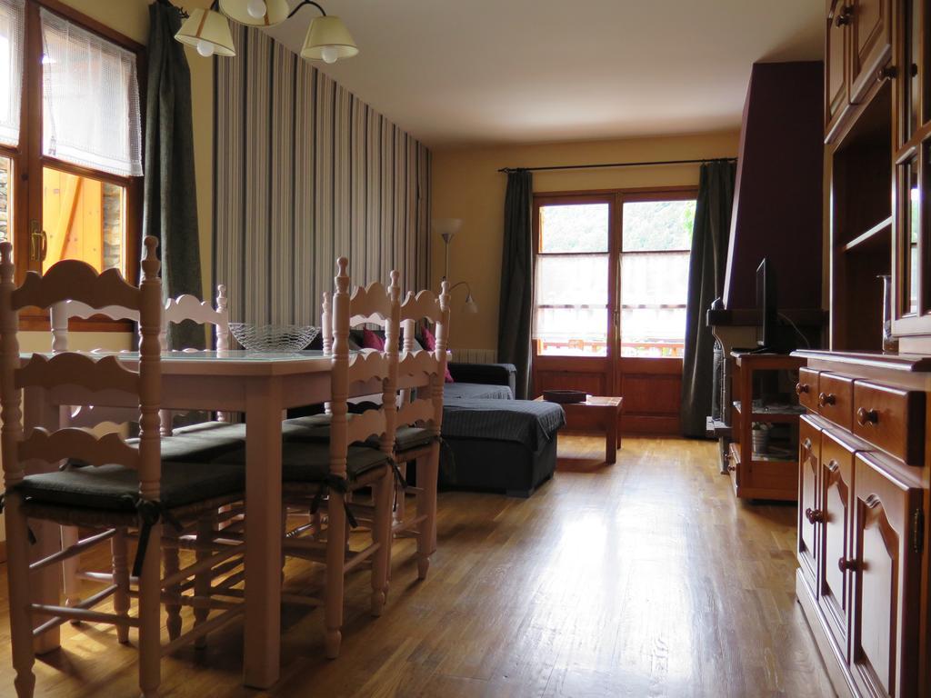 Apartaments El Ribal Valencia D'Aneu Dış mekan fotoğraf